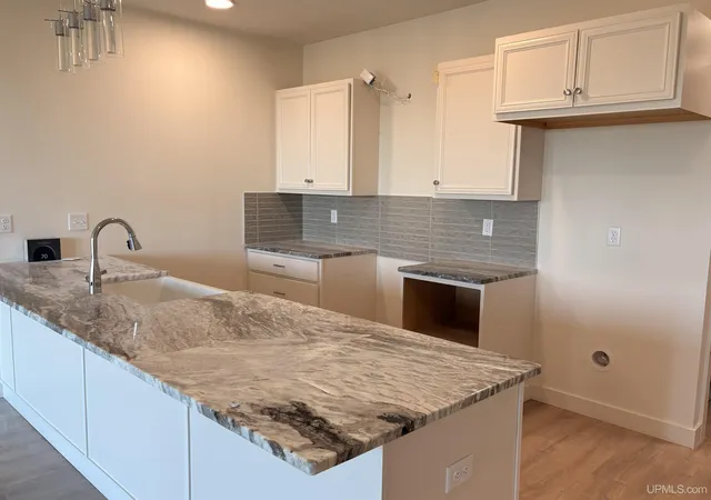 5th image of 2401 N Lakeshore Blvd, Marquette, MI 49855 | MLS# 50145771