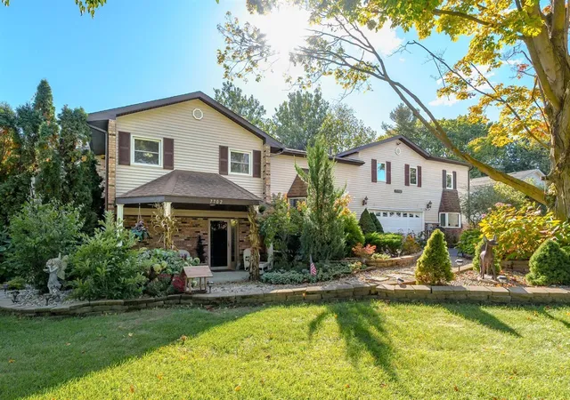 1st image of 7702 Gleneagle Dr, Kalamazoo, MI 49048 | MLS# 70500596