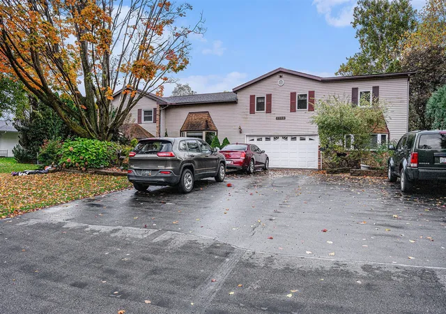 32nd image of 7702 Gleneagle Dr, Kalamazoo, MI 49048 | MLS# 70500596