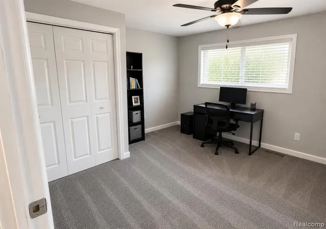29th image of 34024 Glenview Dr, Farmington, MI 48335 | MLS# 61021406