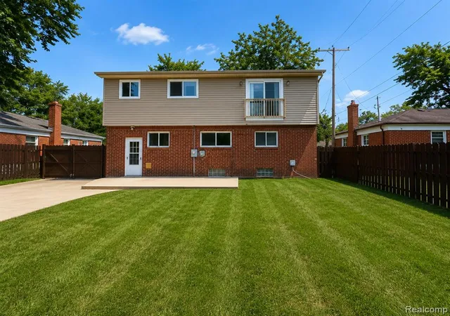2nd image of 34024 Glenview Dr, Farmington, MI 48335 | MLS# 61021406