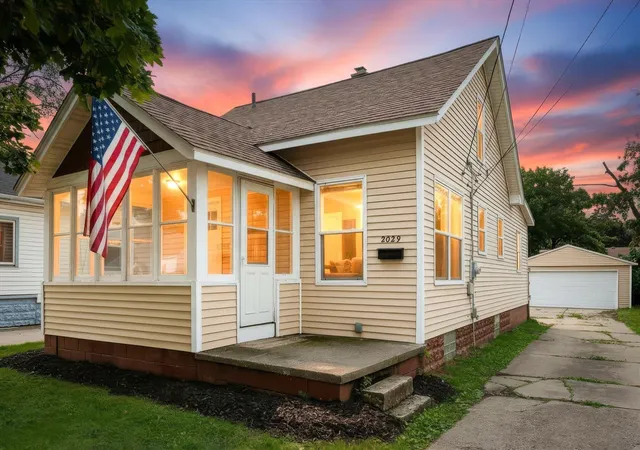 Photo 3 of Sale Pending at 2029 Michael Ave, Wyoming, MI 49509 | MLS# 70551670 | Listing updated on 2026-08-18