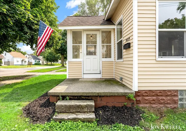 Photo 4 of Sale Pending at 2029 Michael Ave, Wyoming, MI 49509 | MLS# 70551670 | Listing updated on 2026-08-18