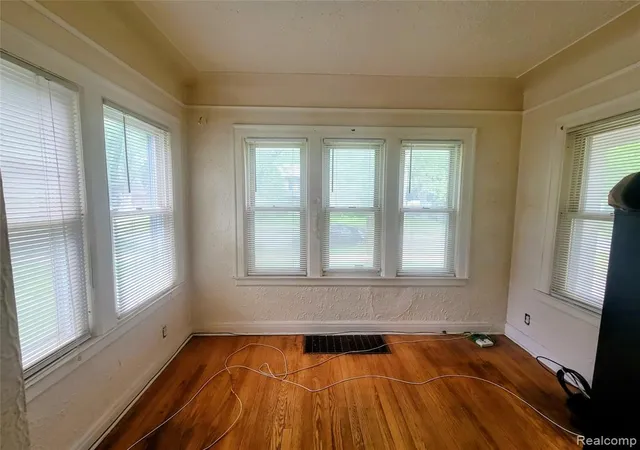 Photo 3 of Single family home for sale at 51 Dakota St, Pontiac, MI 48341 1177 | MLS# 61007118 | Listing updated on 2026-09-29