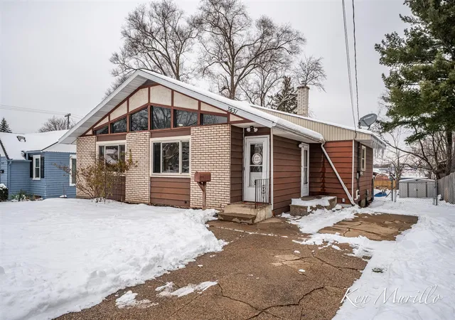 Homes for sale in Grandville, MI | 3631 Crystal St, Grandville, MI 49418 | MLS# 70507159