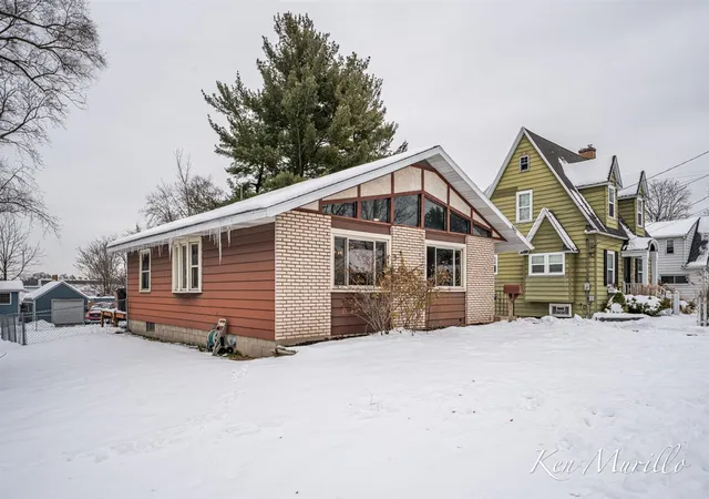 Homes for sale in Grandville, MI | 3631 Crystal St, Grandville, MI 49418 | MLS# 70507159