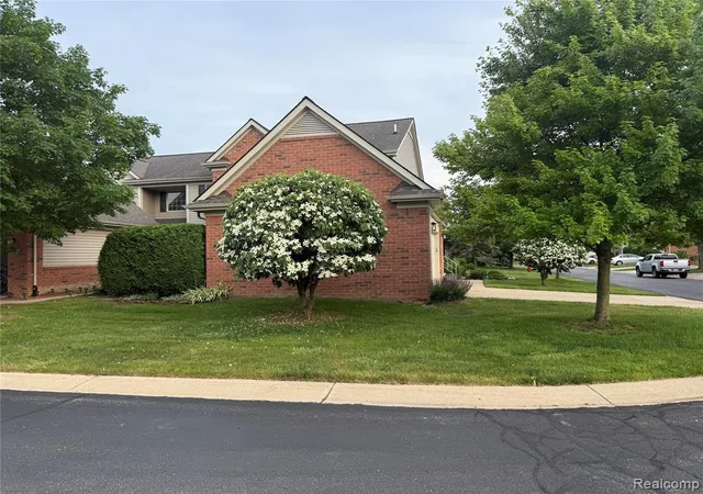 Homes for sale in Sterling Heights, MI | 3721 Knightbridge Cir #44, Sterling Heights, MI 48314 | MLS# 61001667