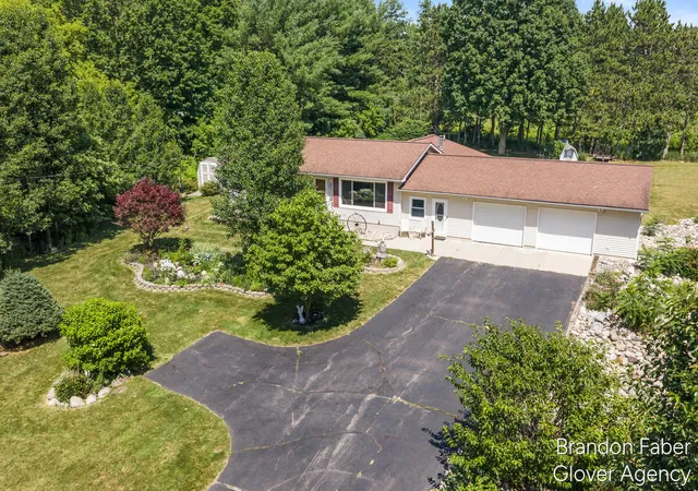 Homes for sale in Comstock Park, MI | 6660 Vinton Ave, Comstock Park, MI 49321 | MLS# 70544217