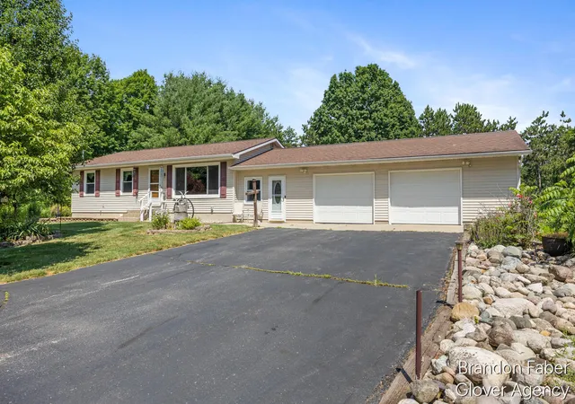 Homes for sale in Comstock Park, MI | 6660 Vinton Ave, Comstock Park, MI 49321 | MLS# 70544217