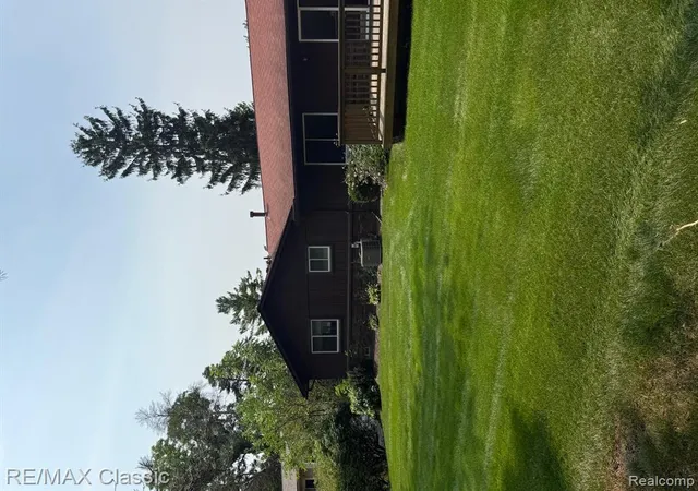 Photo 4 of Sale Pending at 5050 Winewood Ln, Commerce Township, MI 48382 | MLS# 61020835 | Listing updated on 2026-08-28