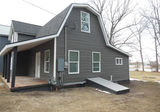 3rd image of 265 E Oak St, Harrison, MI 48625 | MLS# 50202455