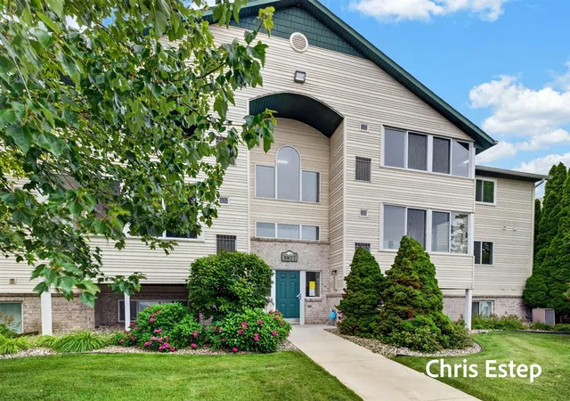 Condo for sale at 5877 Crosswinds Dr #31, Norton Shores, MI 49444 | MLS# 70551405