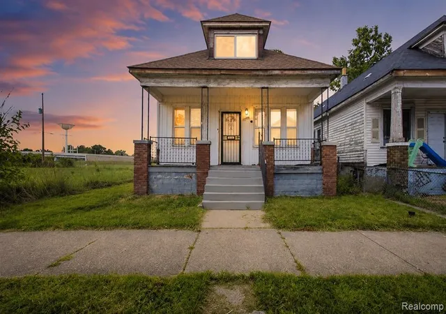 Homes for sale in Hamtramck, MI | 2003 Dearing St, Hamtramck, MI 48212 | MLS# 61007242