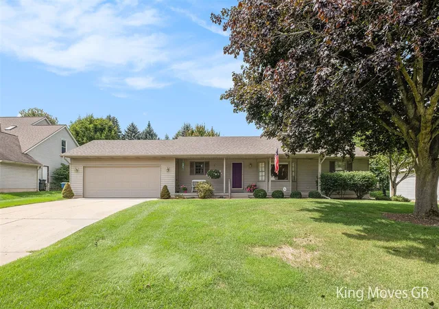 Photo 2 of Single family home for sale at 2617 Florlen Ave, Grand Rapids, MI 49525 | MLS# 70491781 | Listing updated on 2025-10-15