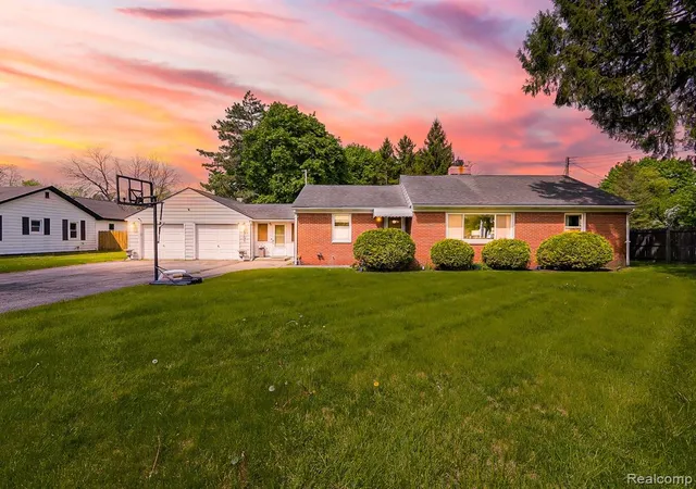 1st image of 2751 Marlington Rd, Waterford, MI 48329 | MLS# 61010448