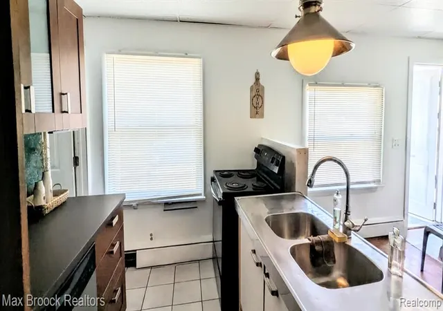 3rd image of 913 Boston Ave, Waterford, MI 48328 | MLS# 61022272