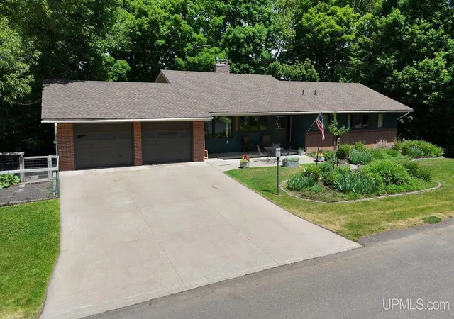 1st image of 1116 Seventh Ave, Houghton, MI 49931 | MLS# 50210725