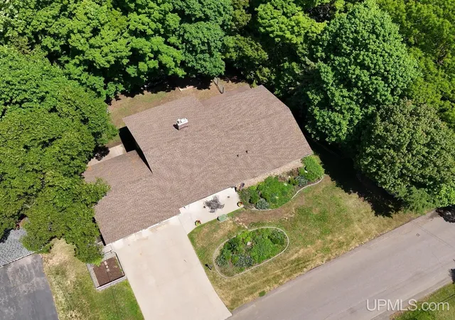 36th image of 1116 Seventh Ave, Houghton, MI 49931 | MLS# 50210725