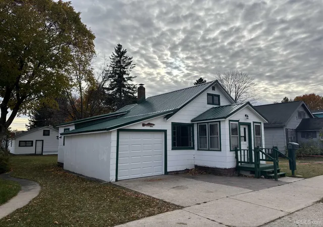 Homes for sale in Newberry, MI | 112 E Ave B Ave, Newberry, MI 49868 | MLS# 50193585