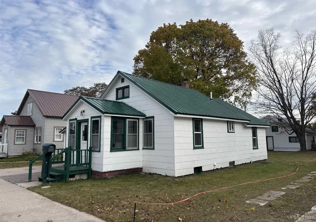 Homes for sale in Newberry, MI | 112 E Ave B Ave, Newberry, MI 49868 | MLS# 50193585
