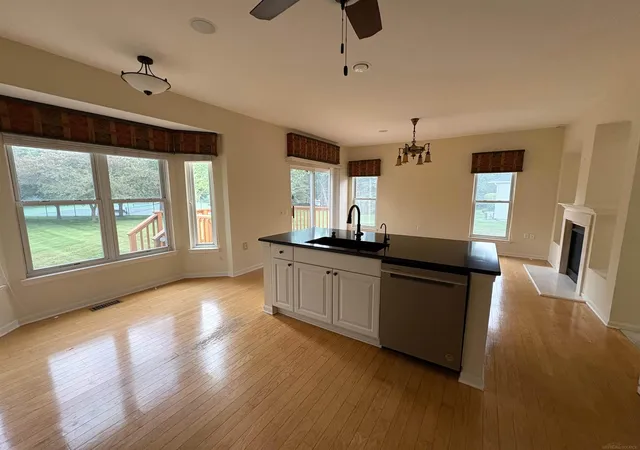 5th image of 3831 Springwood Ct, Auburn Hills, MI 48326 | MLS# 50215875