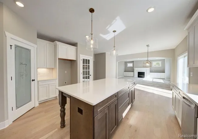 4th image of 614 Round Rock Dr, Howell, MI 48843 | MLS# 60992594