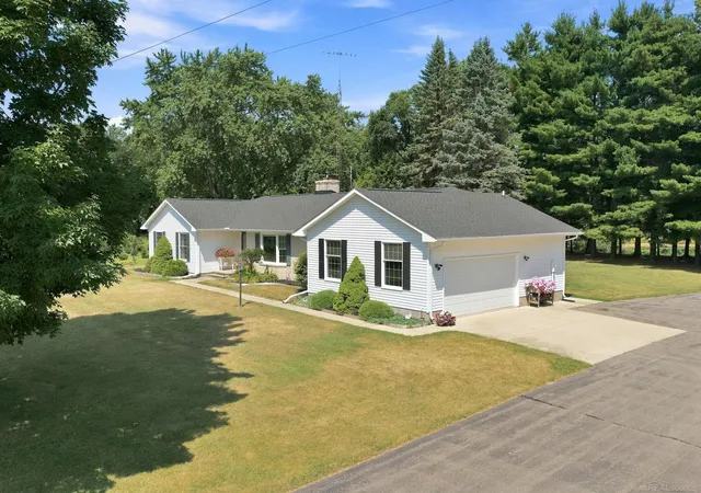 5th image of 6335 Townsend Rd, Applegate, MI 48401 | MLS# 50218015