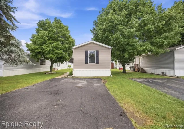 Homes for sale in Shelby Township, MI | 48580 Pineview Dr, Shelby Township, MI 48317 | MLS# 61009652