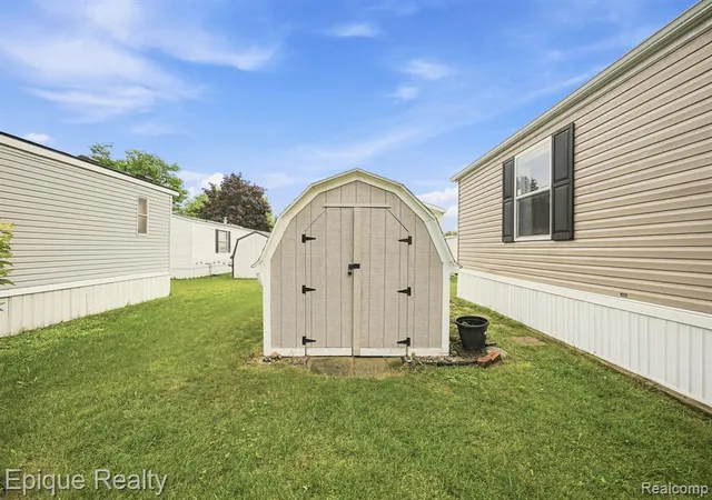 Homes for sale in Shelby Township, MI | 48580 Pineview Dr, Shelby Township, MI 48317 | MLS# 61009652