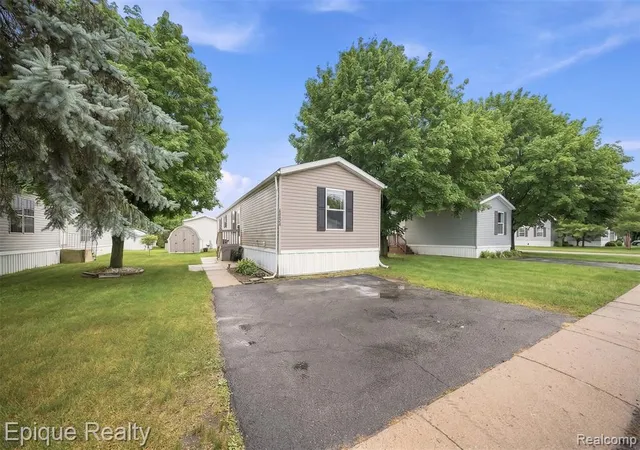 Homes for sale in Shelby Township, MI | 48580 Pineview Dr, Shelby Township, MI 48317 | MLS# 61009652