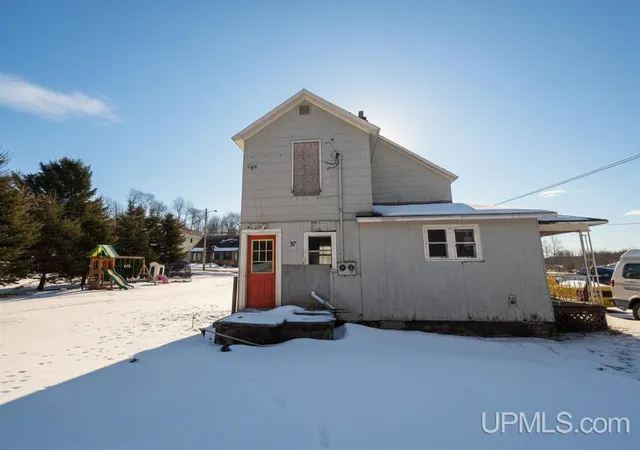 Photo 5 of Single family home for sale at 37 Allen St, Iron River, MI 49935 | MLS# 50204040 | Listing updated on 2026-08-03