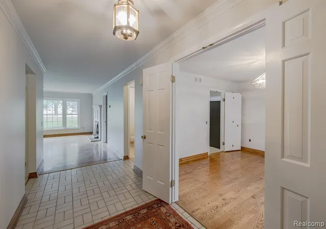 5th image of 710 Basswood Dr, Rochester Hills, MI 48309 | MLS# 61004795