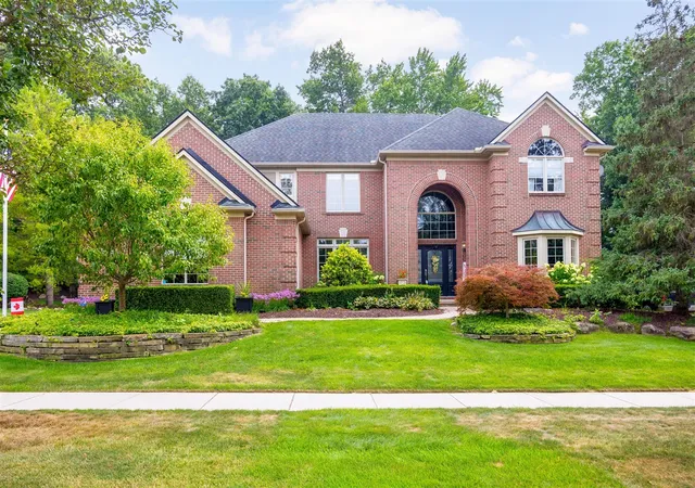 Photo 2 of Single family home for sale at 2280 Ivy Hl Dr, Commerce Township, MI 48382 | MLS# 70552847 | Listing updated on 2026-08-18