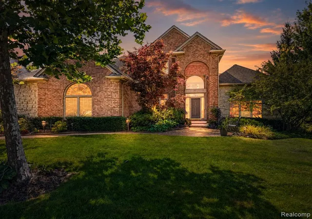 Photo 1 of Sale Pending at 879 Benjamin Dr, Troy, MI 48098 1773 | MLS# 61024220 | Listing updated on 2026-09-13