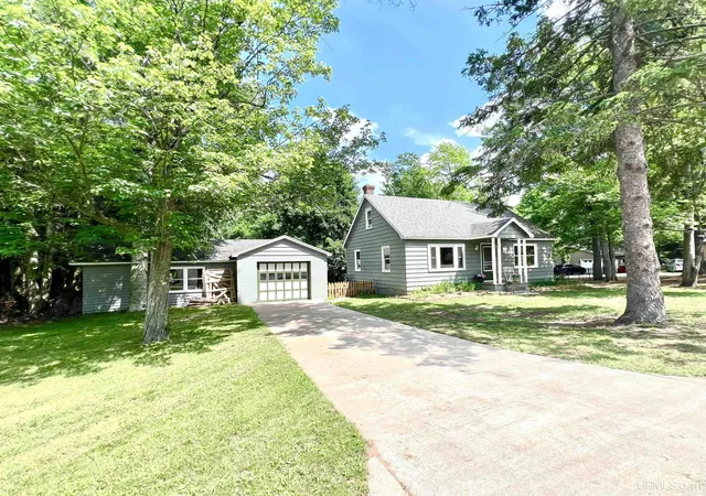 Homes for sale in Marquette, MI | 1310 Granite Ave, Marquette, MI 49855 | MLS# 50213915