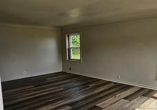 Photo 3 of Single family home for sale at 629 Spencer St, Flint, MI 48505 4285 | MLS# 61025782 | Listing updated on 2026-09-10