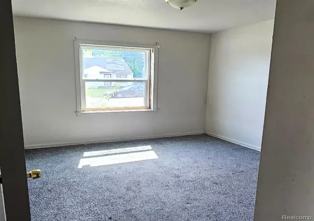Photo 3 of Single family home for sale at 629 Spencer St, Flint, MI 48505 4285 | MLS# 61025782 | Listing updated on 2026-09-10