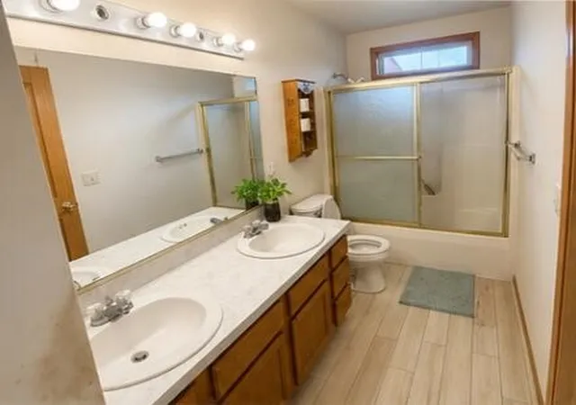 5th image of 1638 Steff Ct, Wyoming, MI 49519 | MLS# 70530944