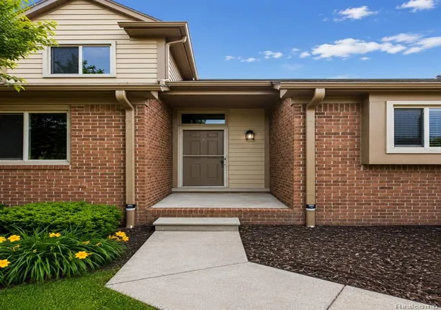 Photo 2 of Condo for sale at 17014 Country Ridge Ln, Macomb, MI 48044 | MLS# 61005987 | Listing updated on 2026-08-18