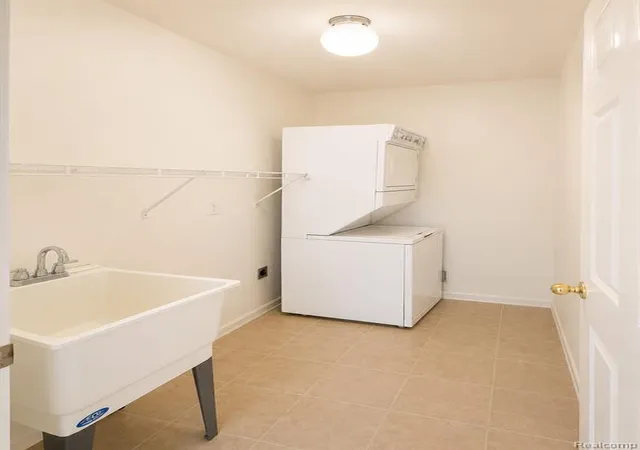 Photo 5 of Condo for sale at 17014 Country Ridge Ln, Macomb, MI 48044 | MLS# 61005987 | Listing updated on 2026-08-18