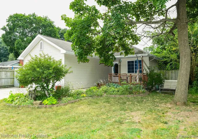 1st image of 6473 Prairie, Waterford, MI 48329 | MLS# 61017317