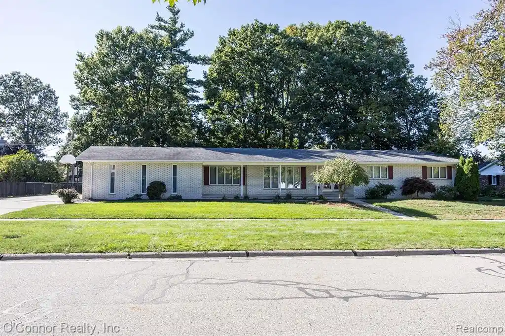 Photo 1 of Sale Pending at 948 Illinois St, Marysville, MI 48040 1522 | MLS# 61034383 | Listing updated on 2026-10-23