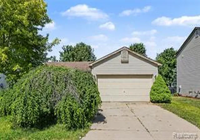 Photo 2 of Sale Pending at 1754 Tulip Ln, Westland, MI 48186 8633 | MLS# 61007080 | Listing updated on 2026-08-29