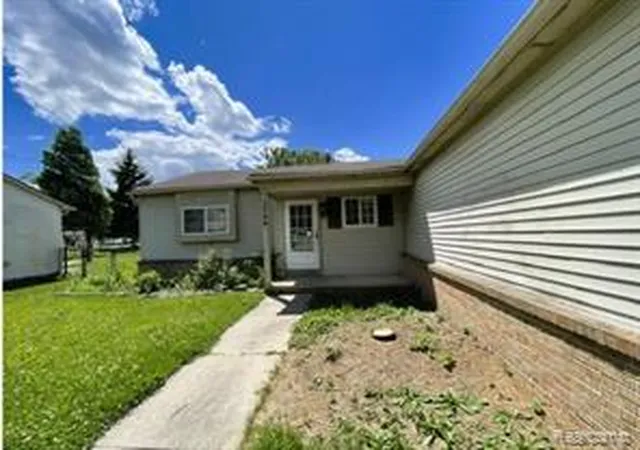 Photo 3 of Sale Pending at 1754 Tulip Ln, Westland, MI 48186 8633 | MLS# 61007080 | Listing updated on 2026-08-29