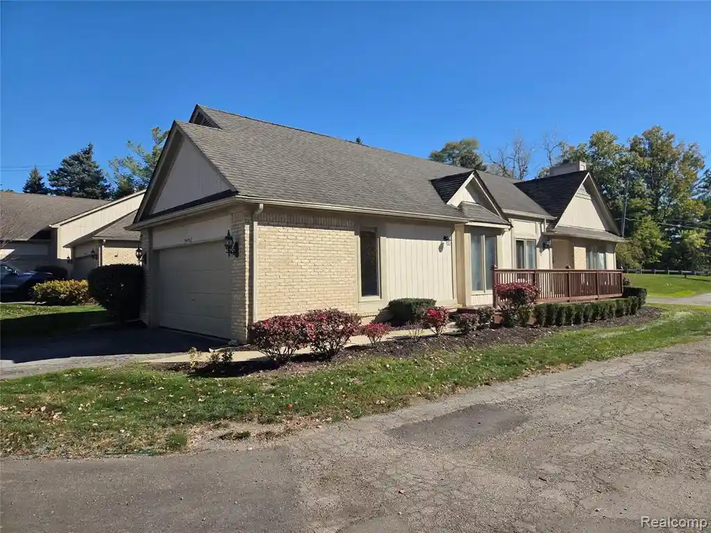 Condo for sale at 29470 Cove Crk Ln, Farmington Hills, MI 48334 | MLS# 61040388