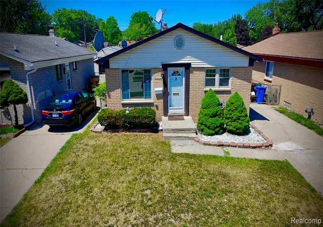 Homes for sale in Madison Heights, MI | 27087 Alden St, Madison Heights, MI 48071 | MLS# 61002955
