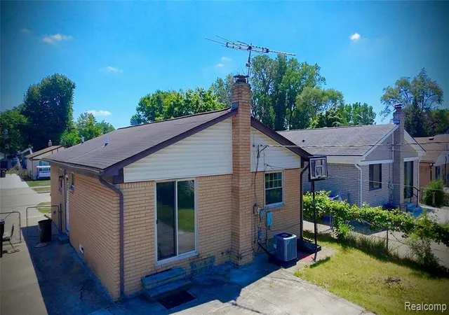 Homes for sale in Madison Heights, MI | 27087 Alden St, Madison Heights, MI 48071 | MLS# 61002955