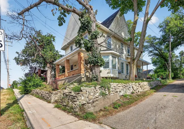 Photo 3 of Multi family home for sale at 909 Hall St, Grand Rapids, MI 49507 | MLS# 70548397 | Listing updated on 2026-10-02
