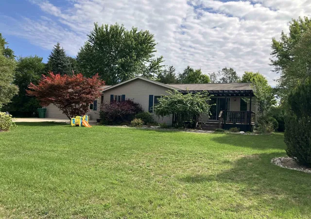 Photo 2 of Single family home for sale at 1000 N Silverleaf St, Gladwin, MI 48624 | MLS# 50220245 | Listing updated on 2026-08-30