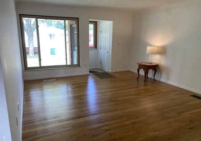 Photo 4 of Single family home for sale at 5240 Gerald St St, Warren, MI 48092 | MLS# 50219436 | Listing updated on 2026-09-09